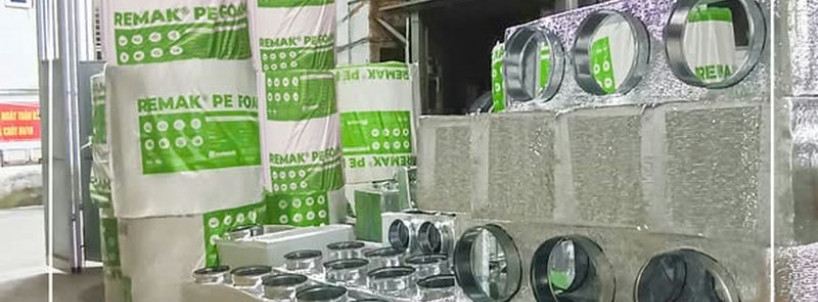 Thi Công Ống Gió Nhanh Gấp 3 Lần Với Xốp Cách Nhiệt Bảo Ôn Remak® PE-OPP Mặt Bạc – Mặt Keo